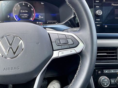 Used 2024 Volkswagen Taos SE image 18