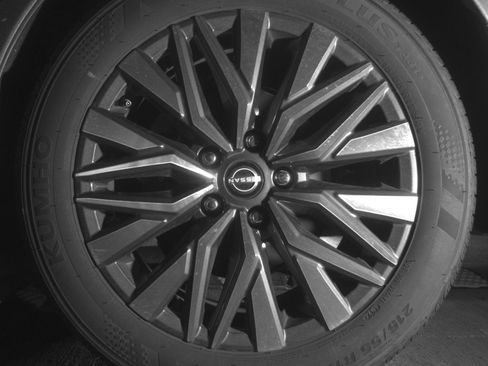 Used 2025 Nissan Altima 2.5 SV FWD image 17