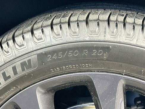 Used 2019 Chrysler Pacifica Touring Plus w/ Advanced Safetytec Group FWD image 34