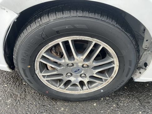 Used 2010 Ford Focus SE image 15