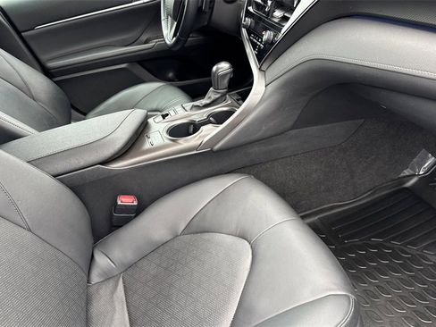 Used 2021 Toyota Camry XSE image 17