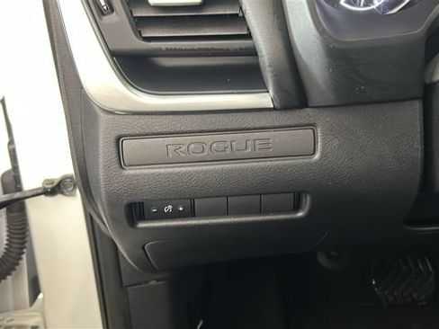 Used 2023 Nissan Rogue S AWD/4WD image 19