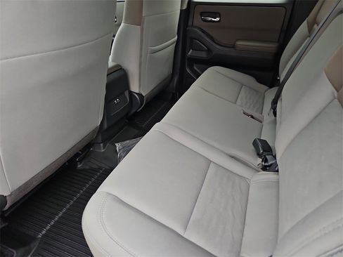 Certified 2024 Nissan Frontier SV image 11