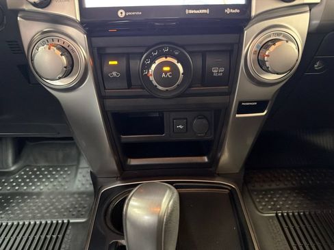 Used 2022 Toyota 4Runner SR5 Premium w/ Moonroof Package RWD image 20