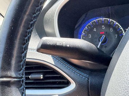 Used 2021 Chrysler Pacifica Touring-L FWD image 23