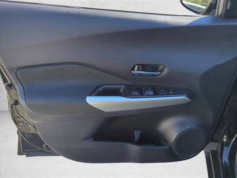 Used 2020 Nissan Kicks SV image 8