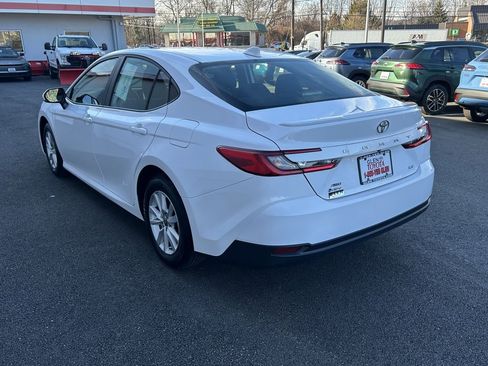 Used 2025 Toyota Camry LE image 7