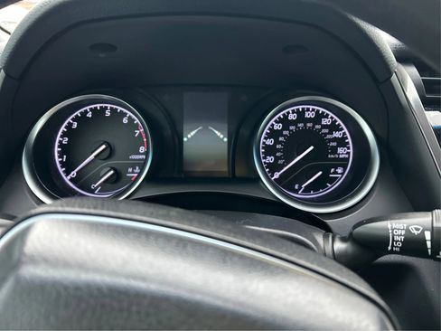 Used 2018 Toyota Camry LE image 16