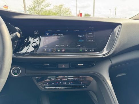 Used 2023 Buick Envision Essence image 14