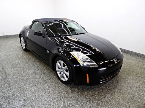 Used 2004 Nissan 350Z Touring RWD image 3