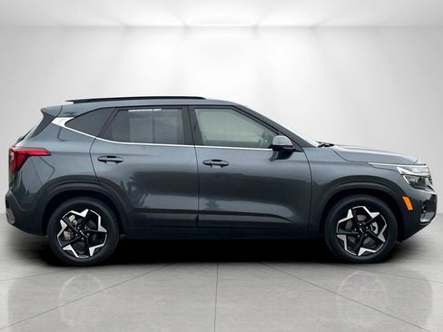 Used 2024 Kia Seltos EX FWD image 2