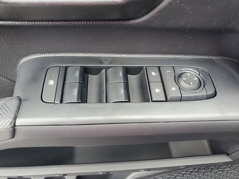 Used 2025 Toyota Tacoma SR image 19