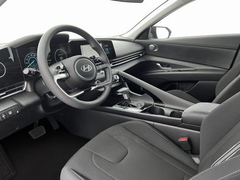 Used 2025 Hyundai Elantra Hybrid FWD image 43