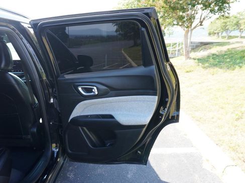 Used 2023 Jeep Compass Latitude w/ Convenience Group AWD/4WD image 16