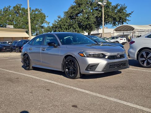 Used 2022 Honda Civic Sport image 2