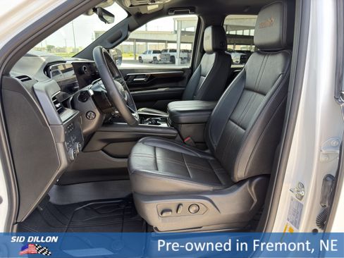 Certified 2025 Chevrolet Suburban High Country AWD/4WD image 15
