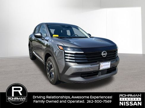 Used 2025 Nissan Kicks SV AWD/4WD image 3
