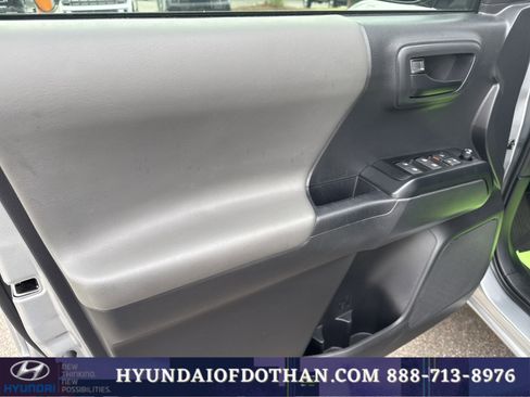 Used 2023 Toyota Tacoma 4x4 Double Cab image 6