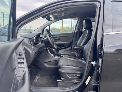 Used 2020 Chevrolet Trax LT w/ LT Convenience Package FWD image 11