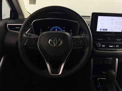 Used 2023 Toyota Corolla Cross XLE image 20