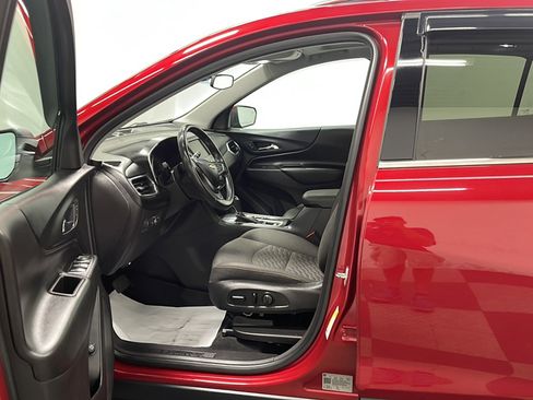 Used 2020 Chevrolet Equinox LT FWD image 2