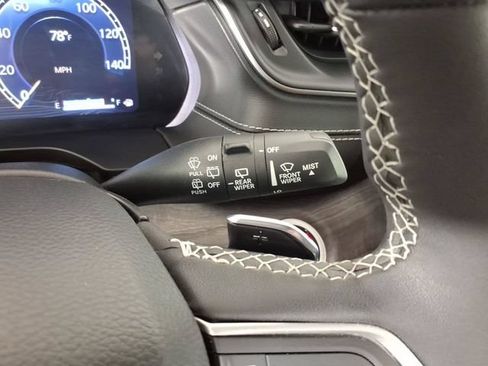 Used 2023 Jeep Grand Cherokee Limited AWD/4WD image 19