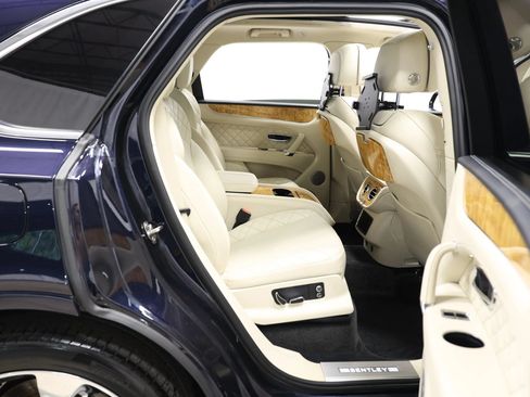 Used 2017 Bentley Bentayga AWD/4WD image 88