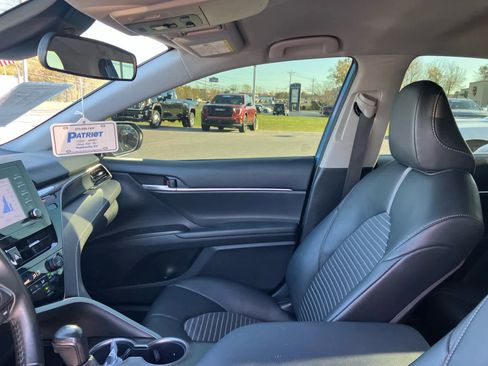 Used 2024 Toyota Camry SE image 8