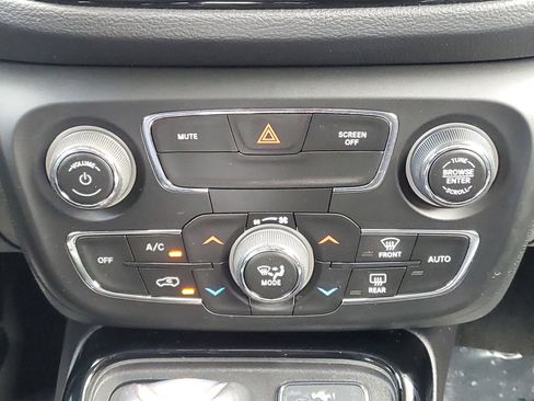 Used 2021 Jeep Compass Latitude image 30