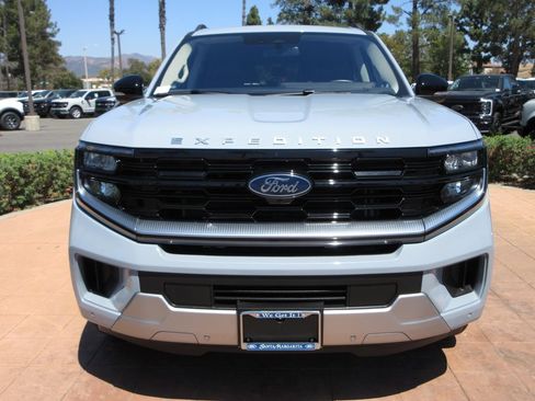 Used 2025 Ford Expedition Max Platinum w/ Driver's Package AWD/4WD image 7