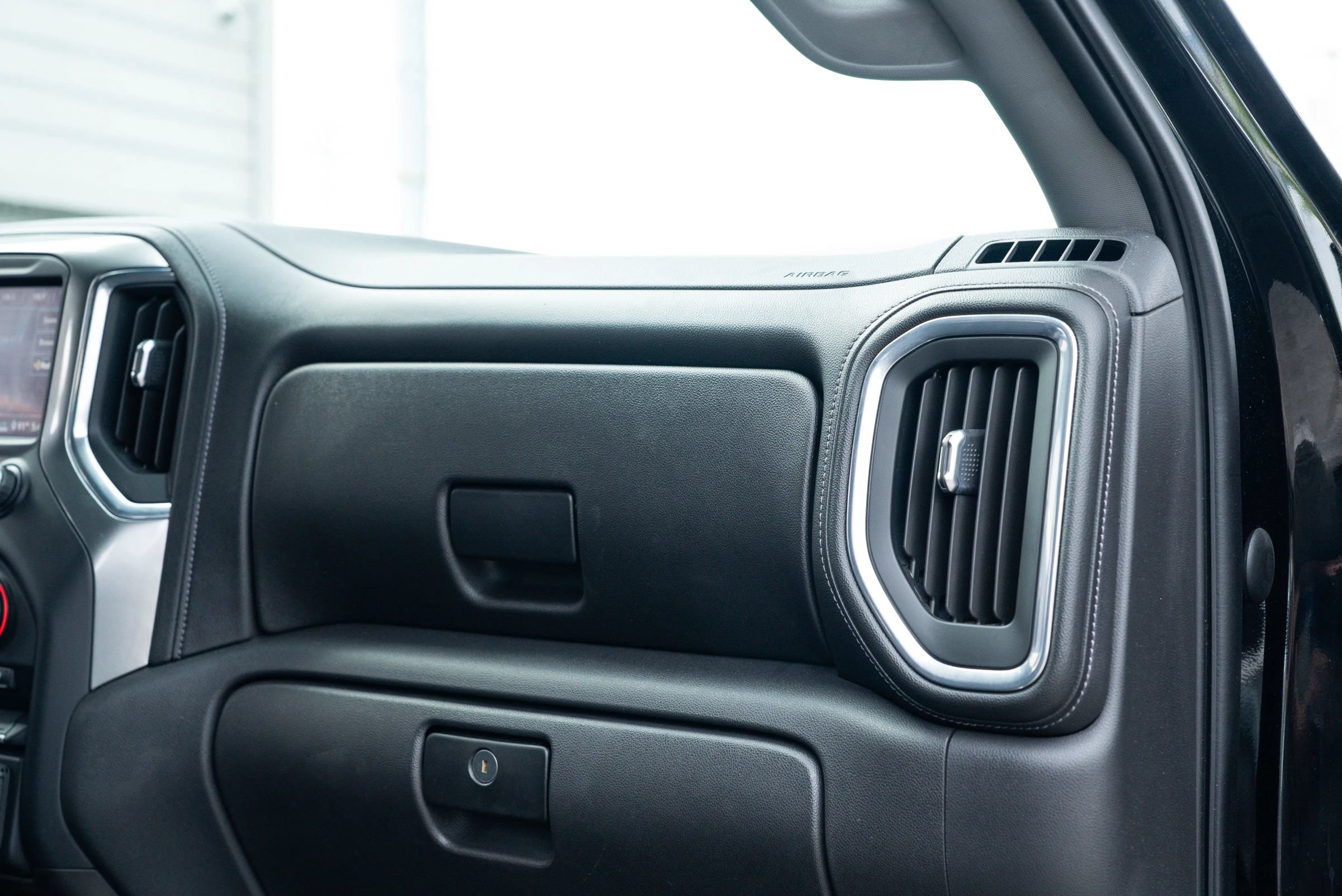 Used 2020 Chevrolet Silverado 1500 LTZ AWD/4WD image 12