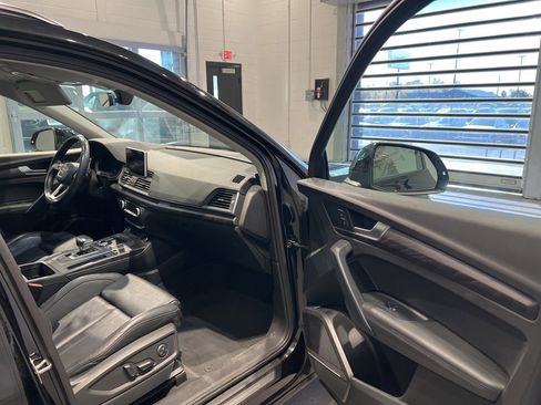 Used 2020 Audi Q5 Prestige w/ Prestige Package image 30