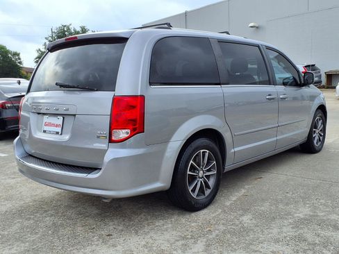 Used 2017 Dodge Grand Caravan SXT FWD image 25