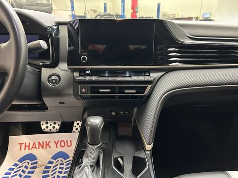 Used 2025 Toyota Camry SE FWD image 26