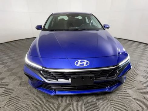 Used 2025 Hyundai Elantra SEL FWD image 13