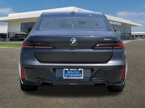 New 2026 BMW 740i w/ Premium Package RWD image 9