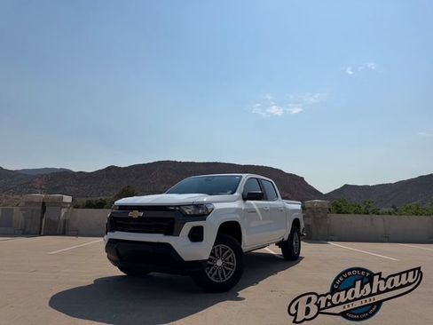 Used 2024 Chevrolet Colorado LT AWD/4WD image 1