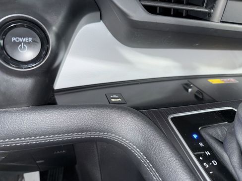 Used 2025 Toyota Sienna LE image 26