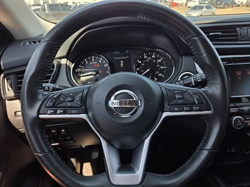 Used 2018 Nissan Rogue SV AWD/4WD image 24