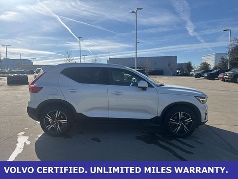 Certified 2025 Volvo XC40 B5 Core image 4