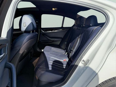 Used 2018 BMW 530i xDrive image 10