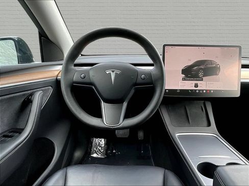 Used 2023 Tesla Model Y 2WD image 7