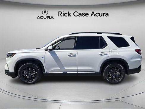 Used 2025 Honda Pilot Touring image 3