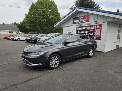 Used 2016 Chrysler 200 Limited w/ Convenience Group FWD image 5
