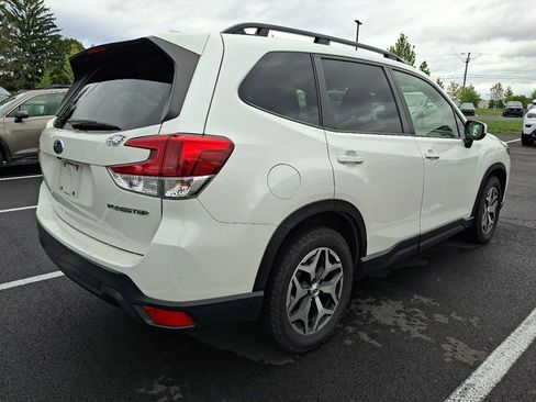 Used 2023 Subaru Forester Premium AWD/4WD image 7