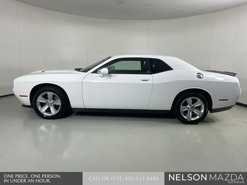 Used 2023 Dodge Challenger SXT RWD image 8