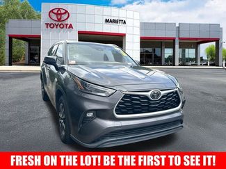 Certified 2021 Toyota Highlander XLE FWD video 1