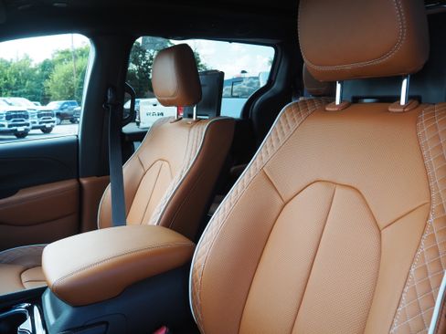 New 2026 Chrysler Pacifica Pinnacle image 29