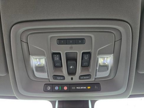 Used 2023 GMC Sierra 2500 Denali w/ Denali Black Diamond Edition AWD/4WD image 27