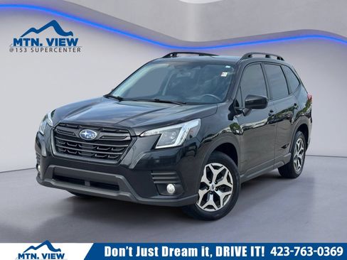 Used 2023 Subaru Forester Premium AWD/4WD image 1
